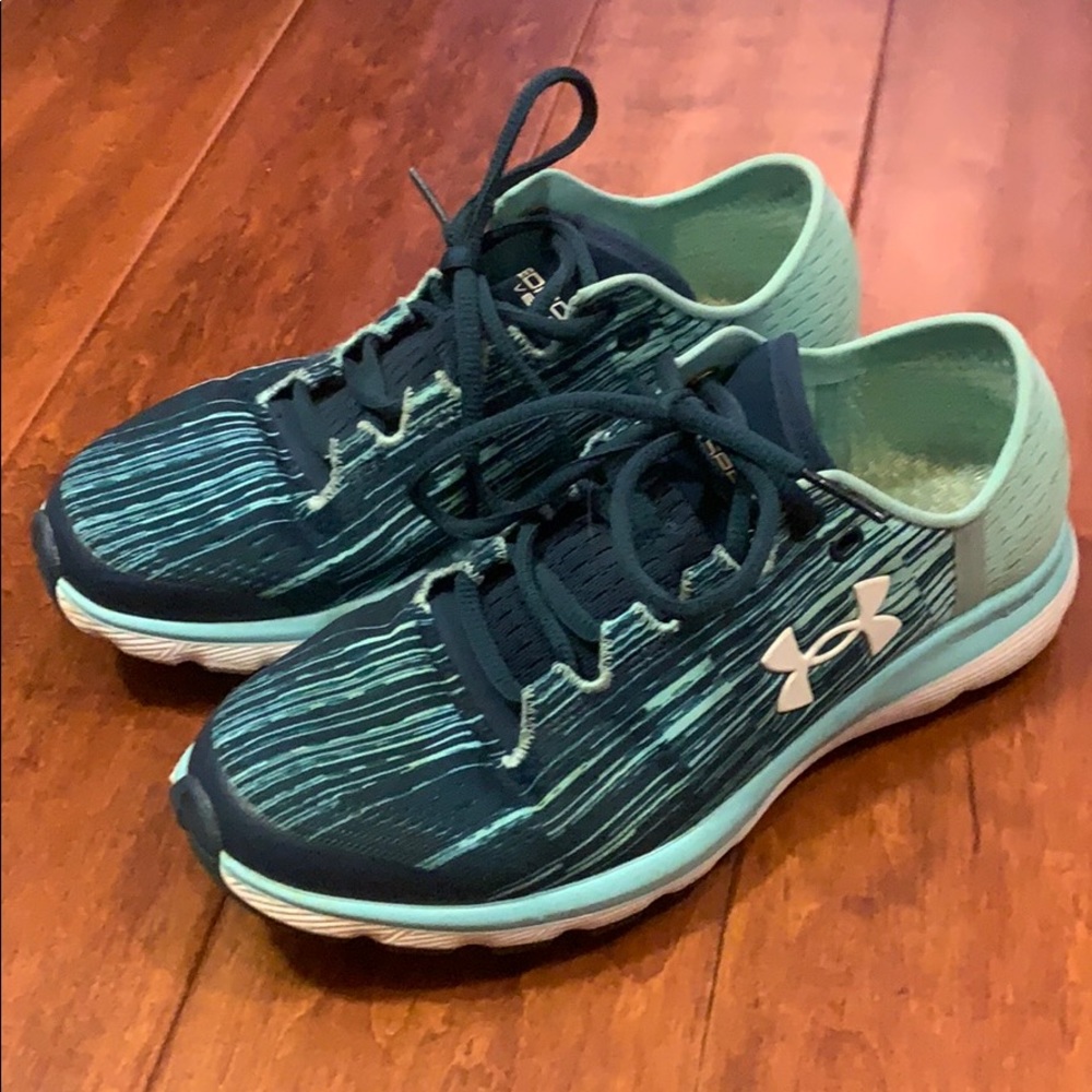 Underarmour size 7 shoes